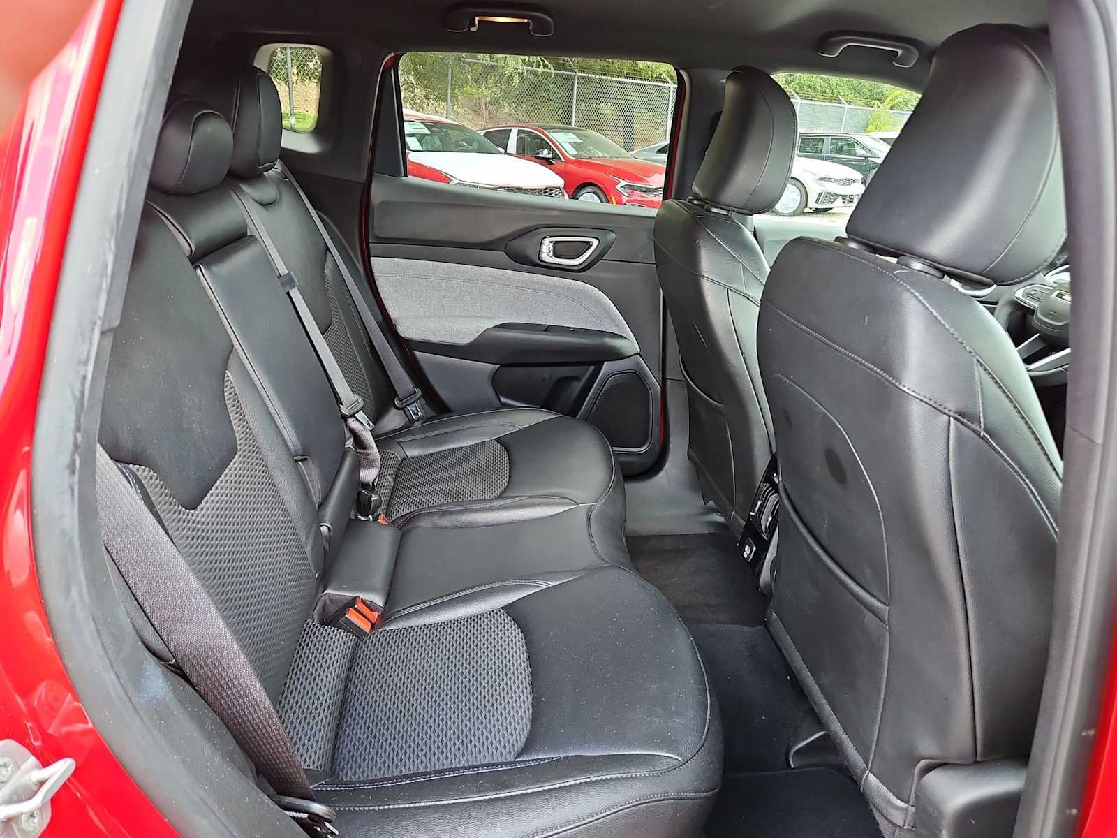 Used 2024 Jeep Compass Latitude AWD/4WD image 18