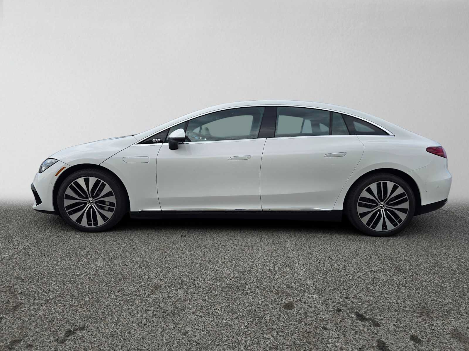 Used 2023 Mercedes-Benz EQE 500 4MATIC Sedan image 6