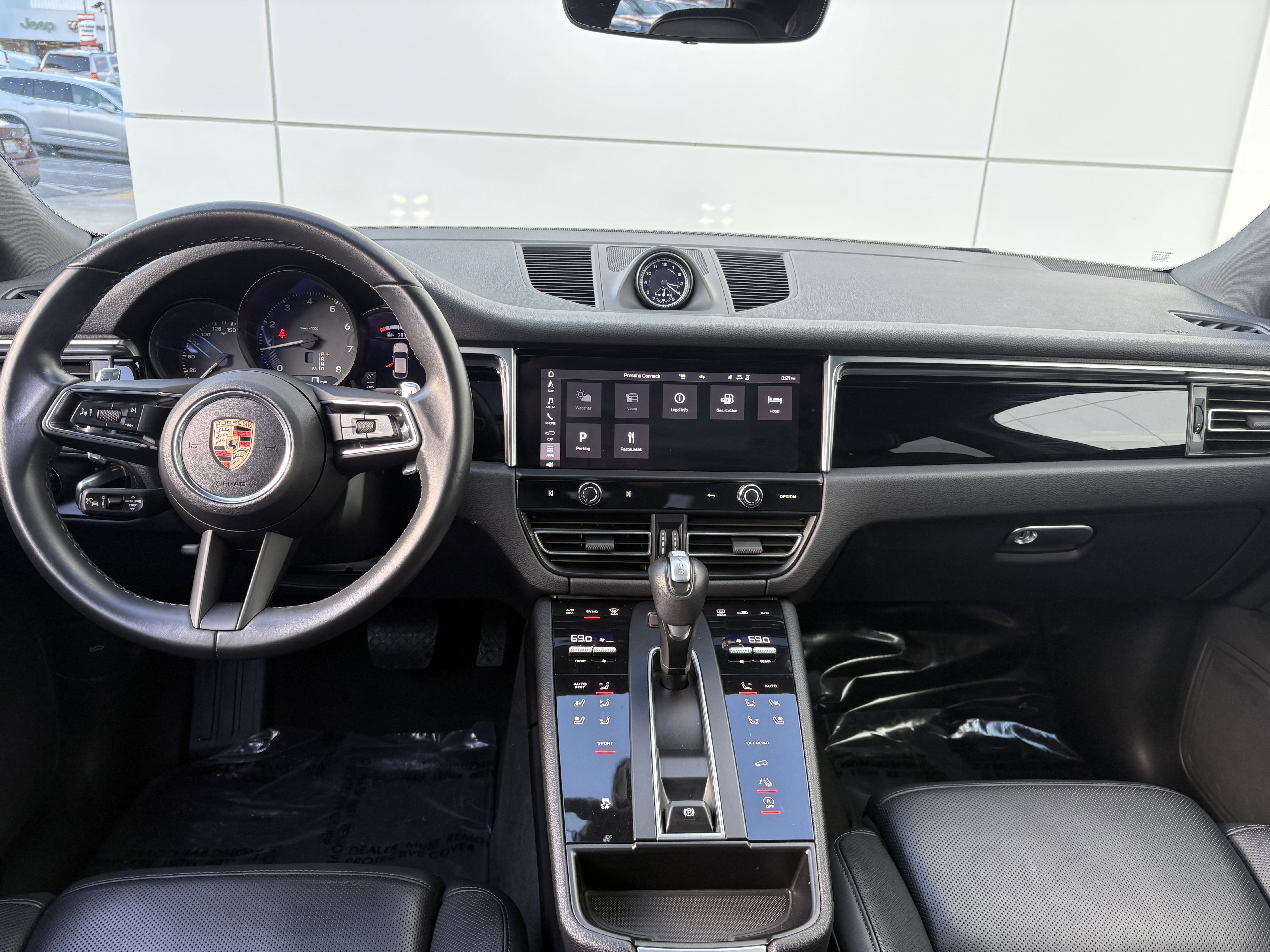 Used 2024 Porsche Macan image 19