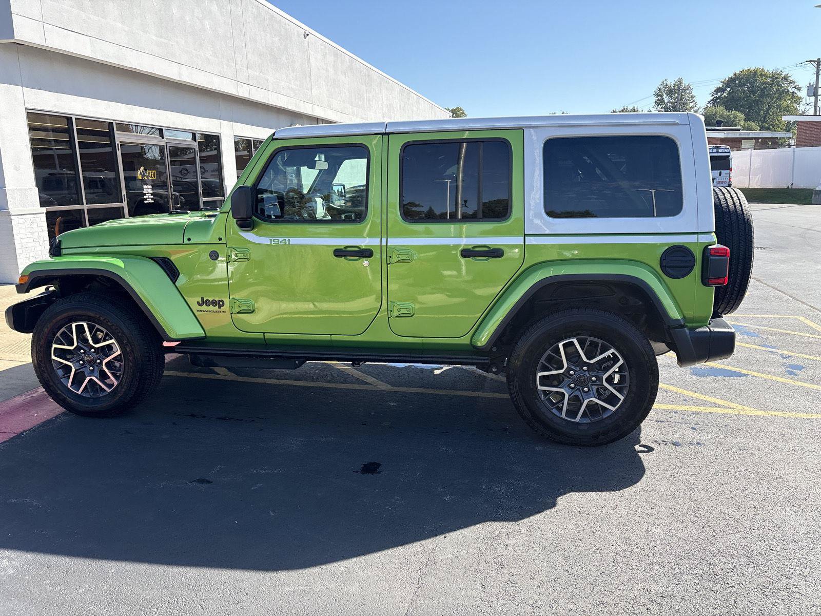 Used 2026 Jeep Wrangler Unlimited Sahara w/ Whitecap Package AWD/4WD image 8