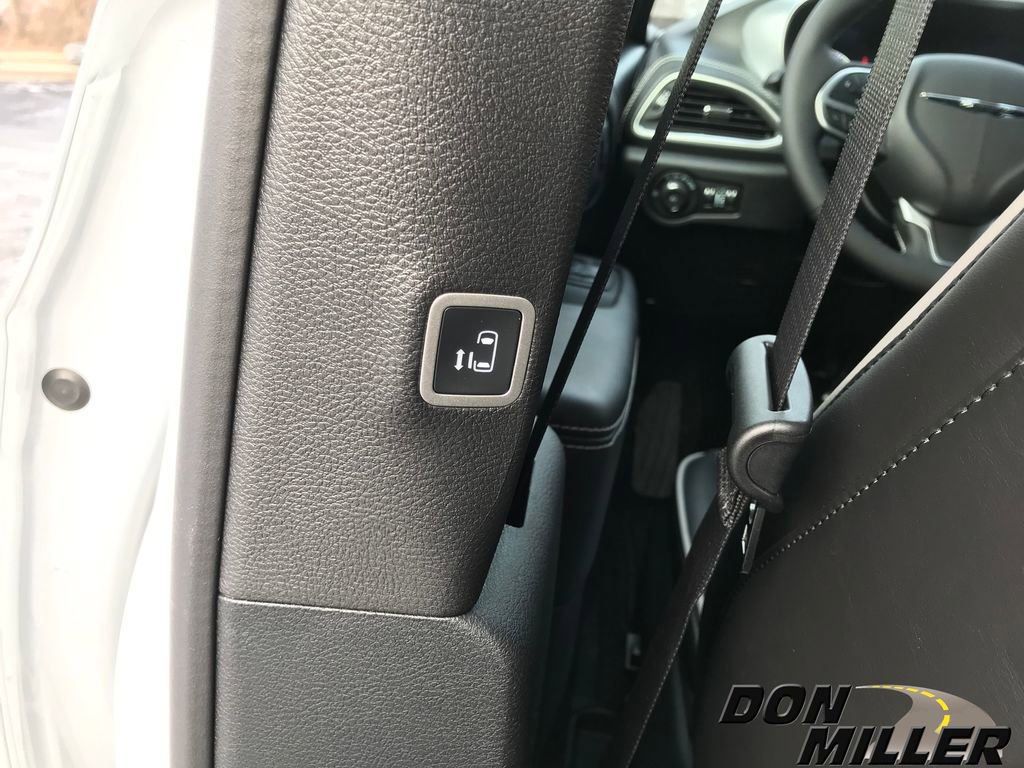 New 2026 Chrysler Pacifica Limited image 28