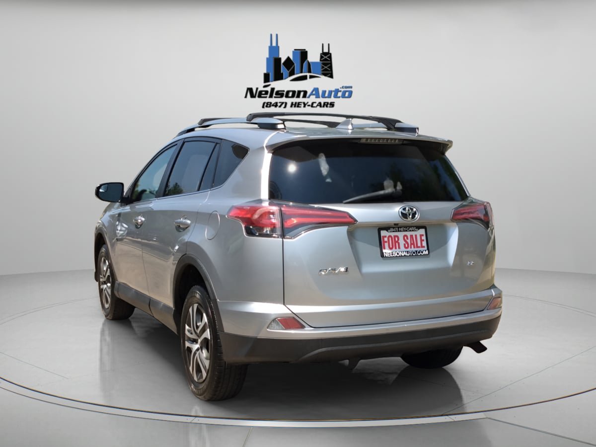 Used 2018 Toyota RAV4 LE FWD image 7