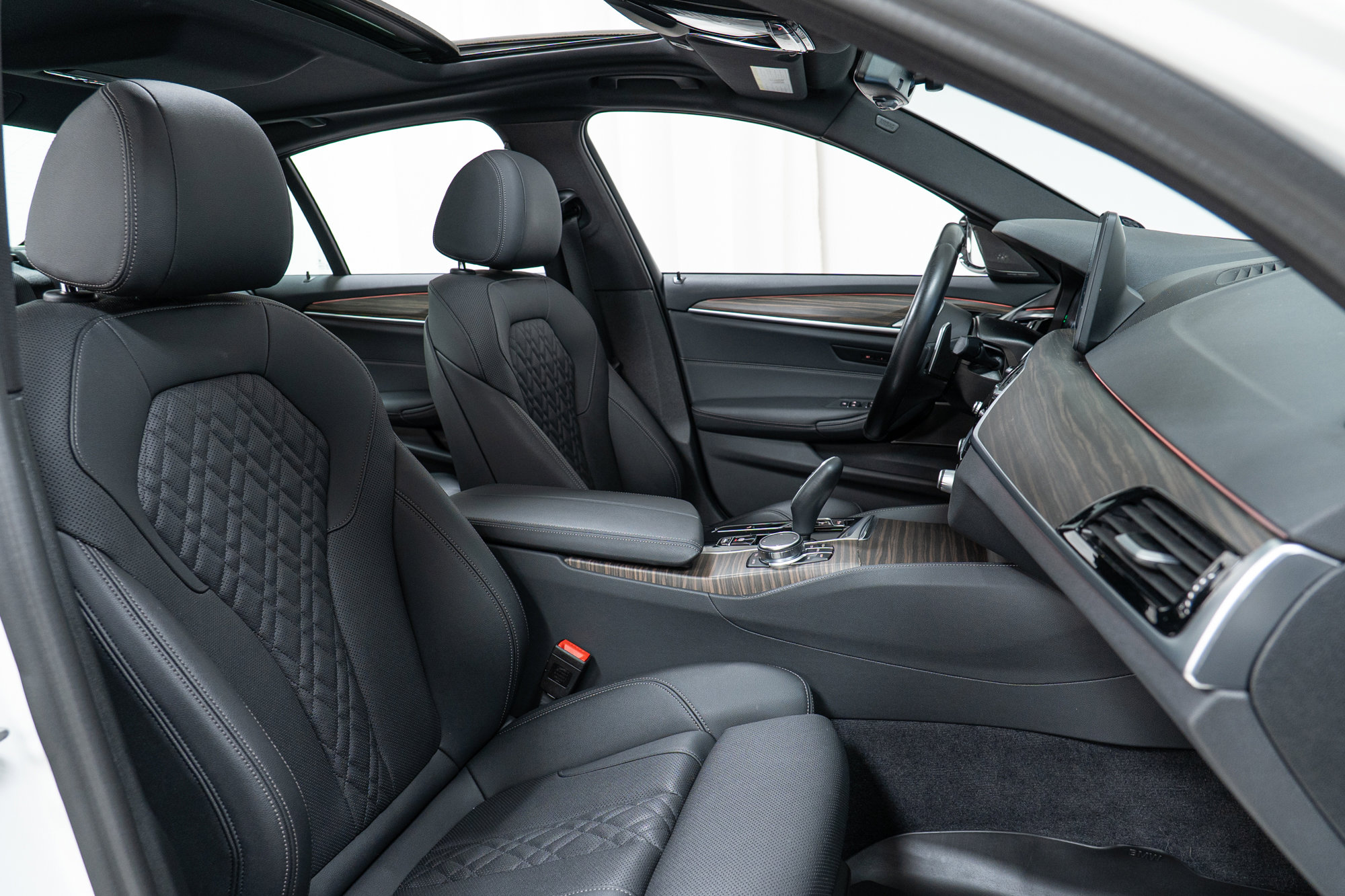 Used 2023 BMW 540i xDrive w/ M Sport Package image 22