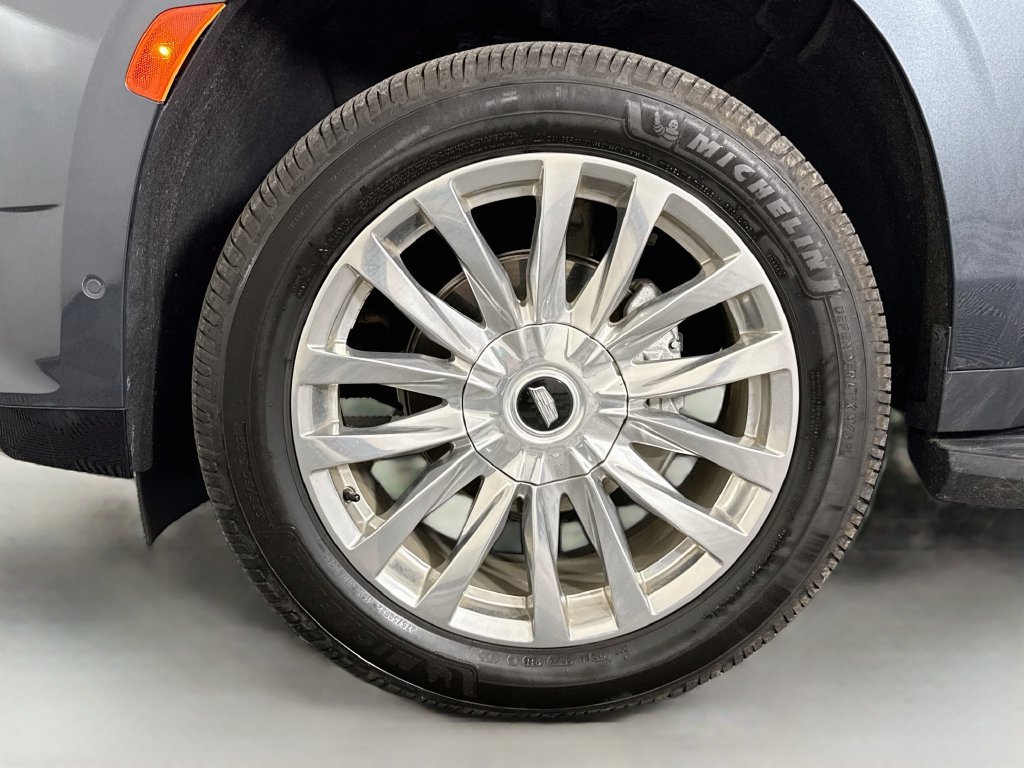 Used 2021 Cadillac Escalade Premium Luxury AWD/4WD image 34