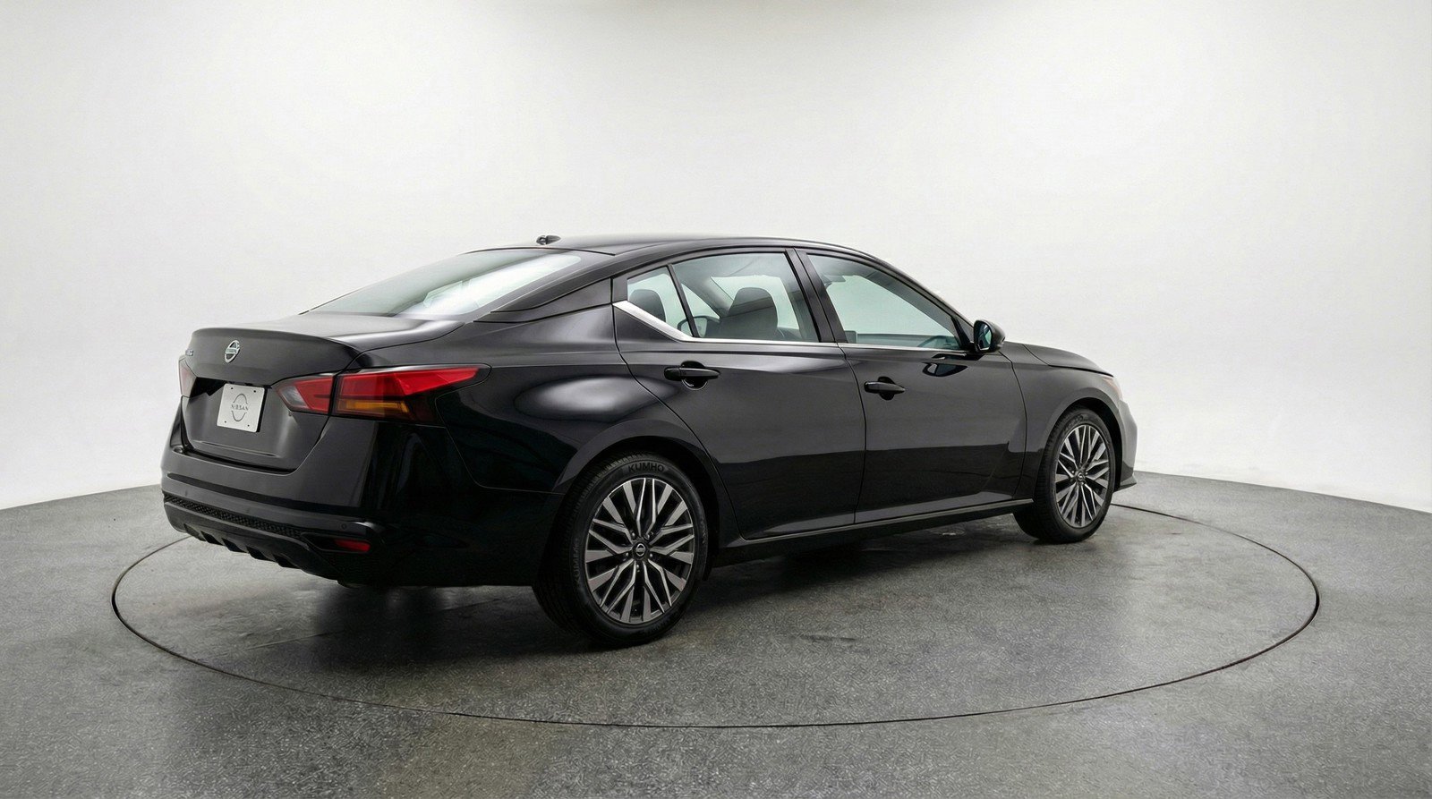 Used 2025 Nissan Altima 2.5 SV image 9