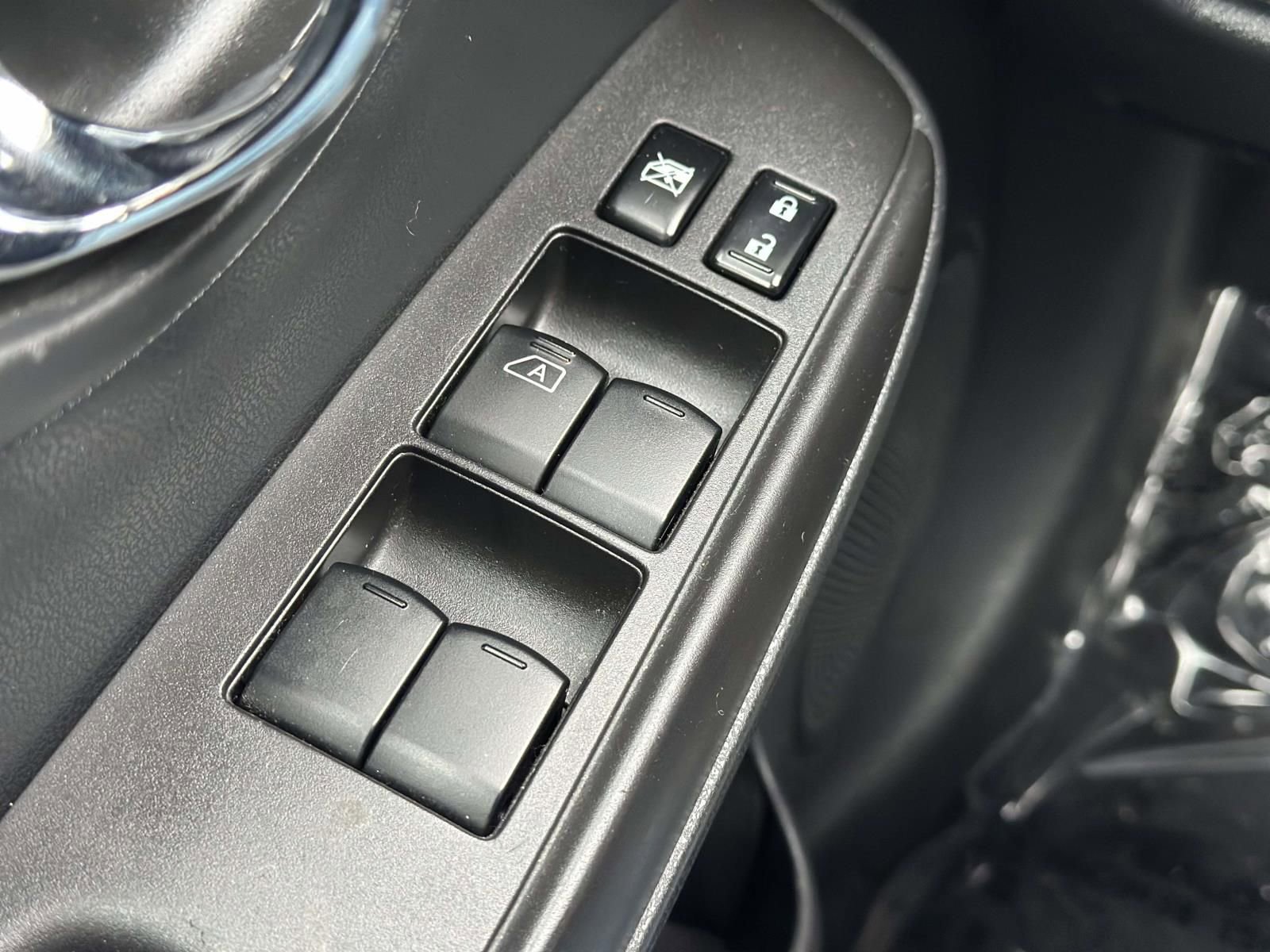 Used 2016 Nissan Versa SV FWD image 21