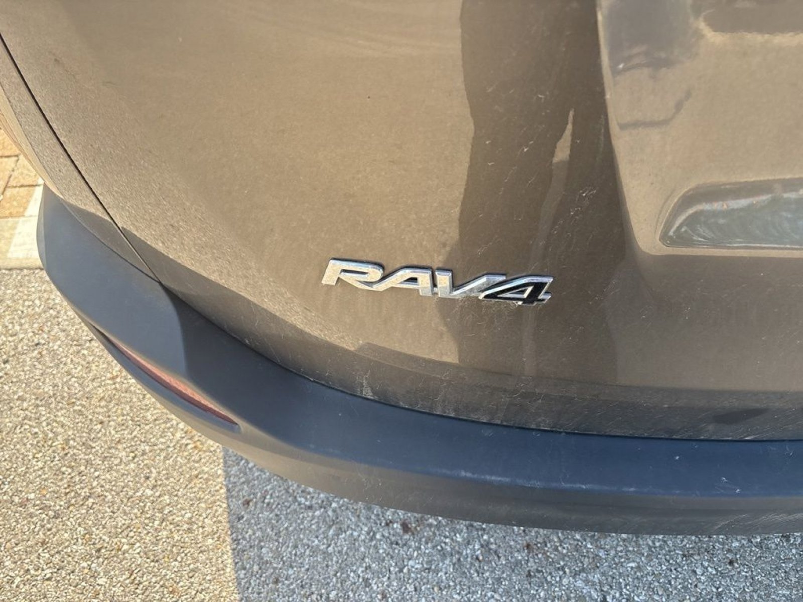 Used 2015 Toyota RAV4 LE AWD/4WD image 9