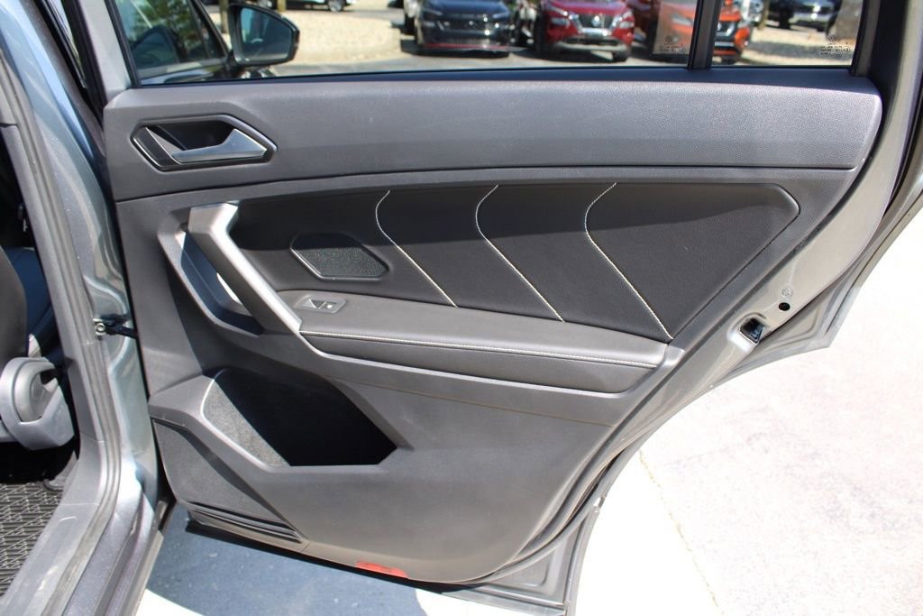 Used 2022 Volkswagen Tiguan SE R-Line image 25