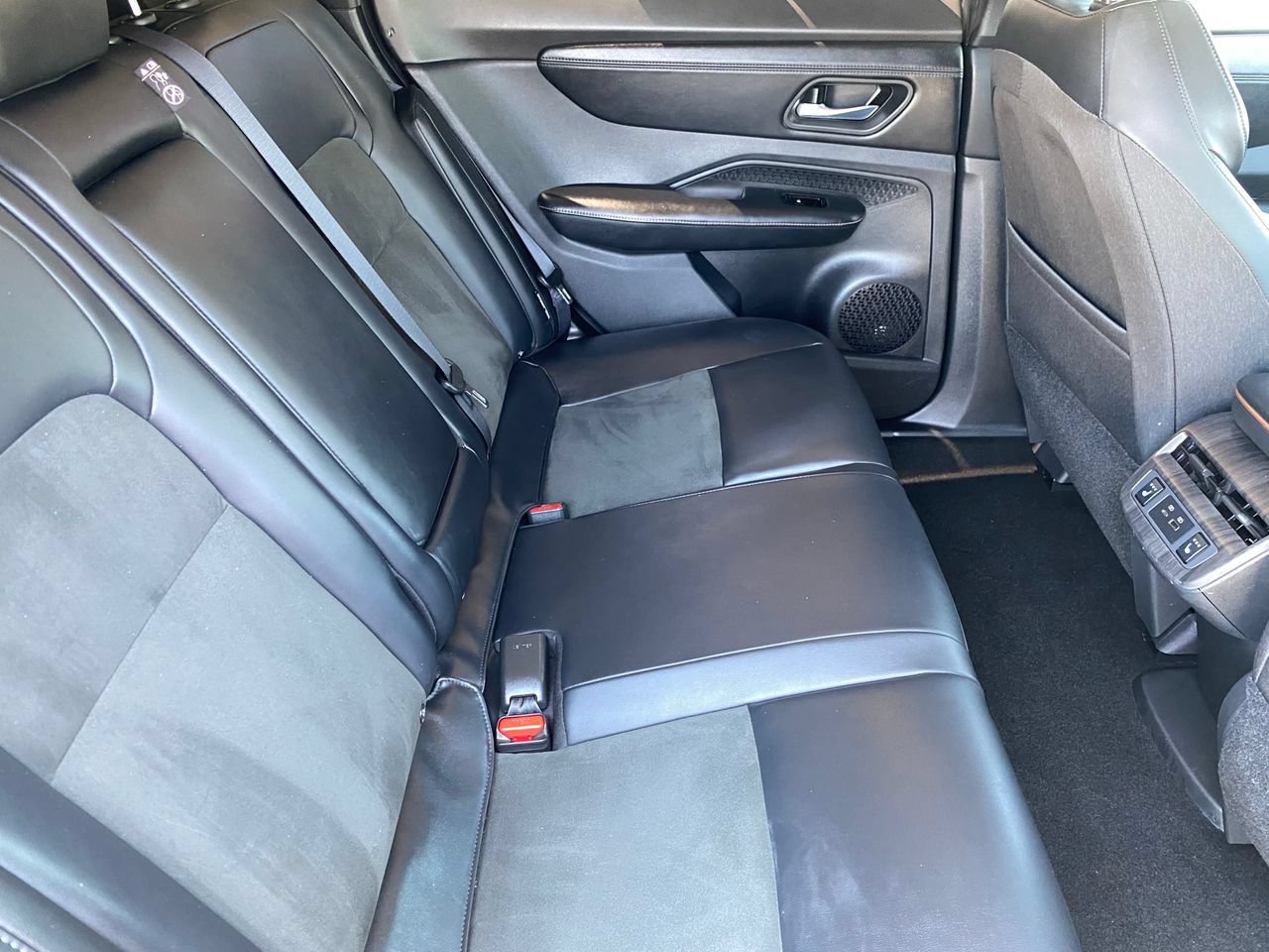 Certified 2023 Nissan Ariya FWD image 12