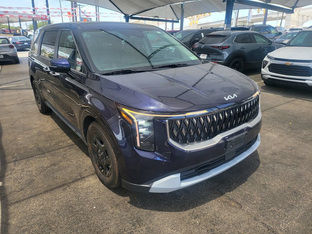 Used 2025 Kia Carnival FWD image 2