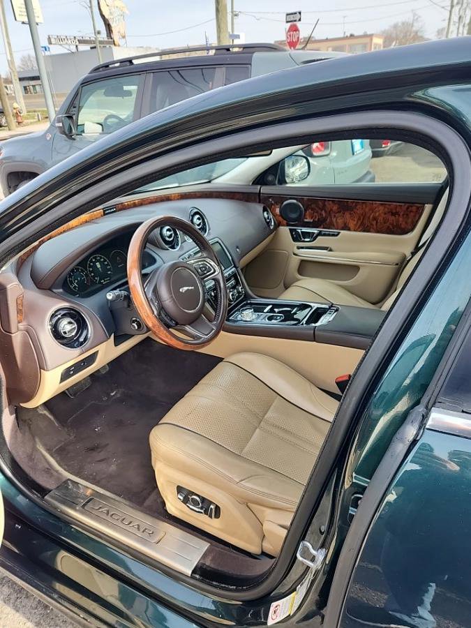 Used 2016 Jaguar XJ R-Sport image 8
