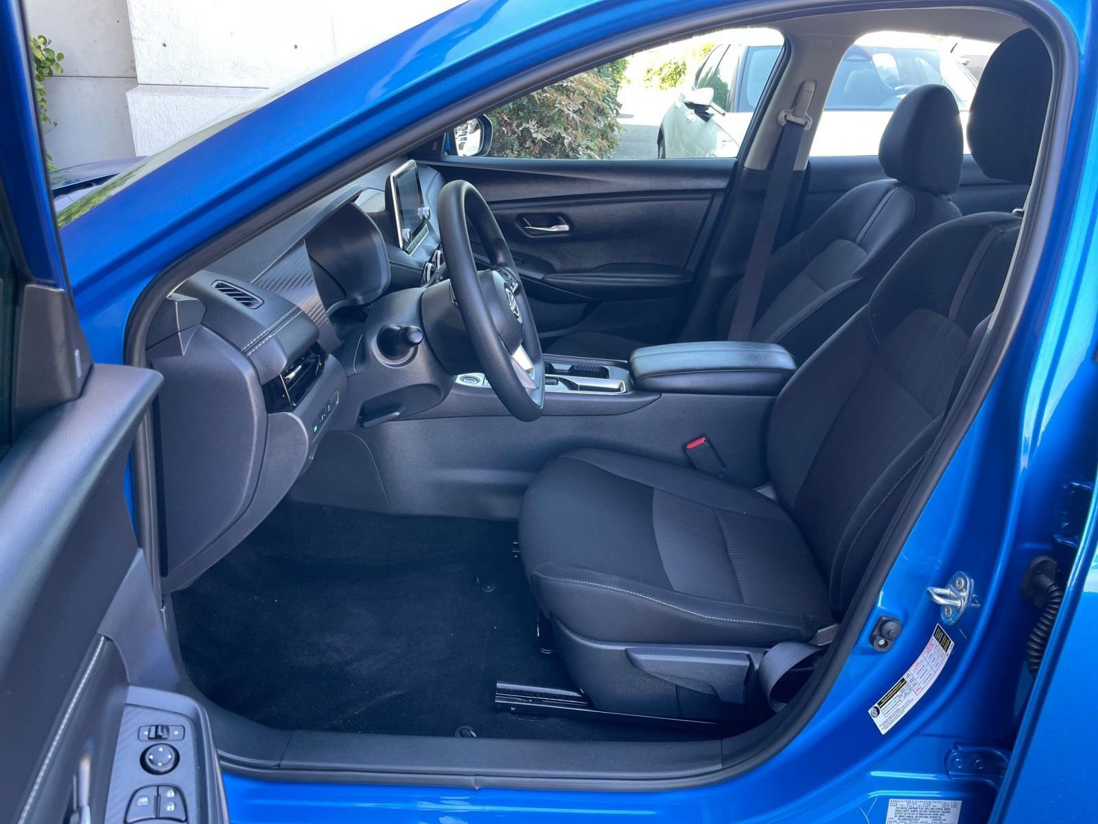 Used 2025 Nissan Sentra SV image 27