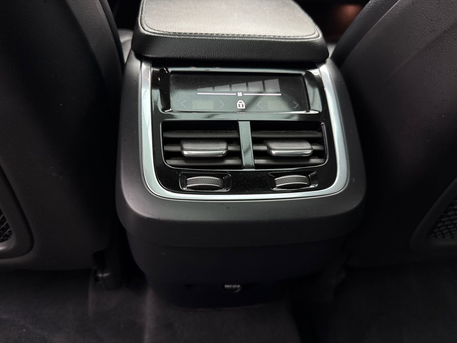 Used 2019 Volvo XC90 T5 Momentum w/ Protection Package Premier FWD image 38