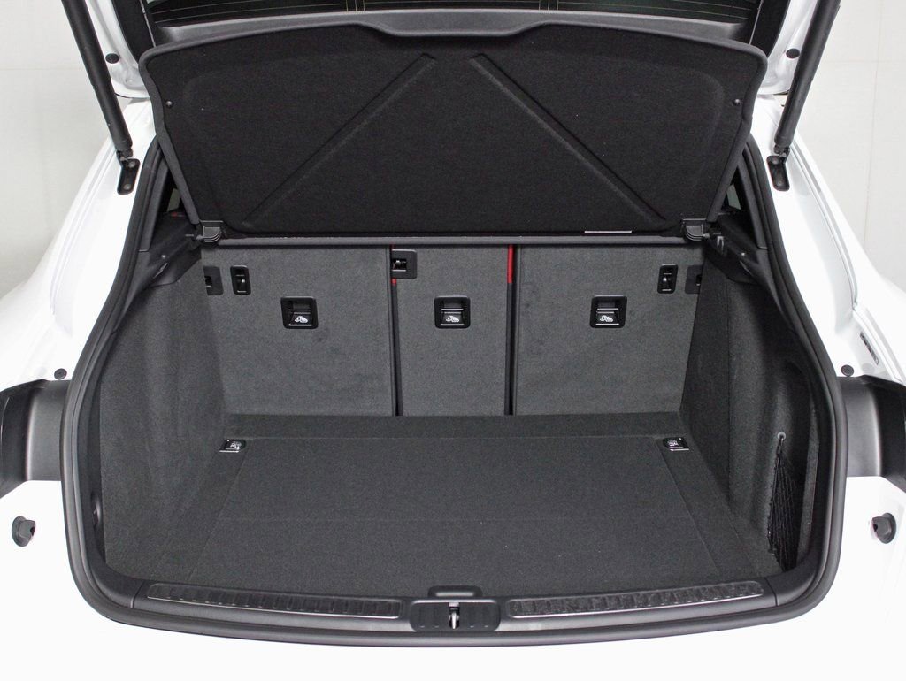 Certified 2026 Porsche Macan Turbo image 13