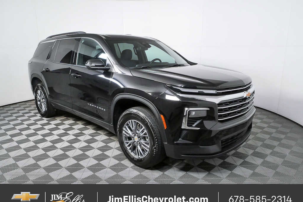 Used 2025 Chevrolet Traverse LT