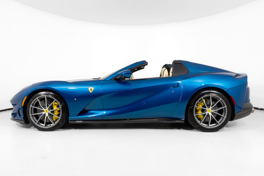 Used 2021 Ferrari 812 GTS RWD image 3