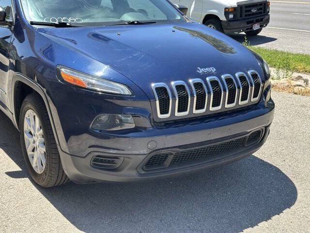 Used 2015 Jeep Cherokee Sport FWD image 11