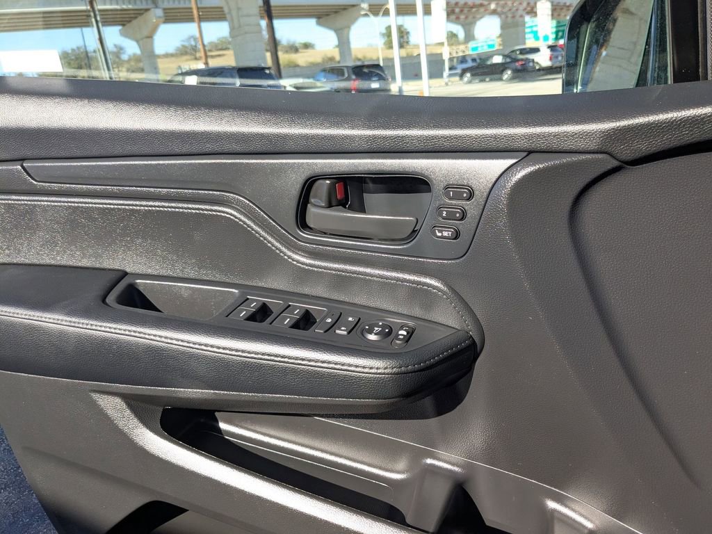 Used 2025 Honda Odyssey Sport-L image 15