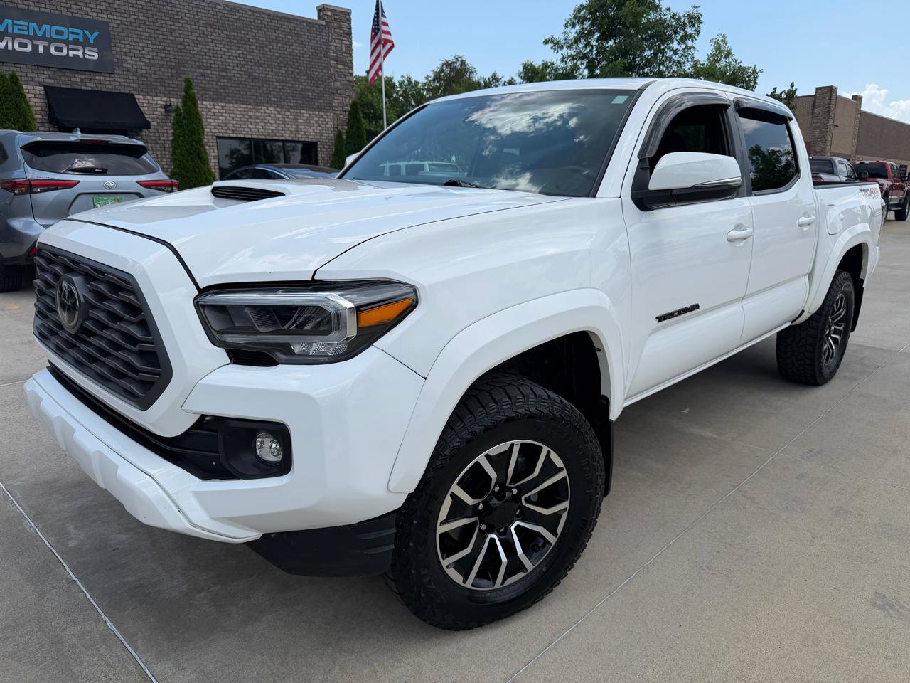 Used 2023 Toyota Tacoma TRD Sport w/ Technology Package AWD/4WD image 1