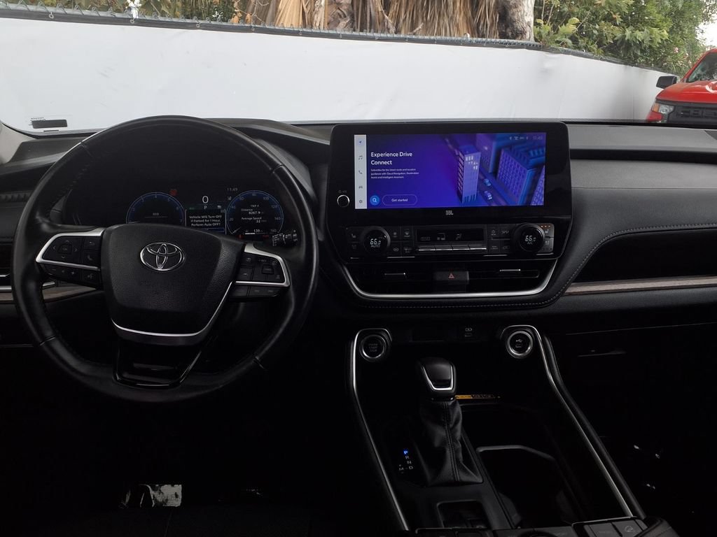 Certified 2024 Toyota Grand Highlander AWD image 21