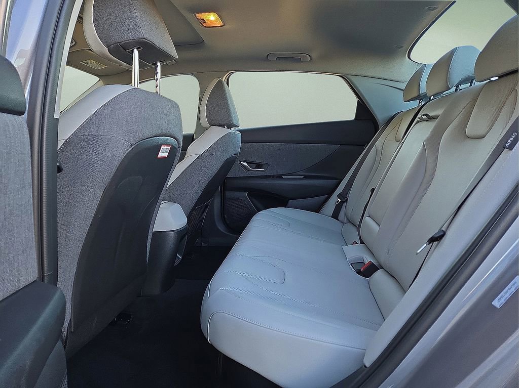 Used 2025 Hyundai Elantra Limited image 15