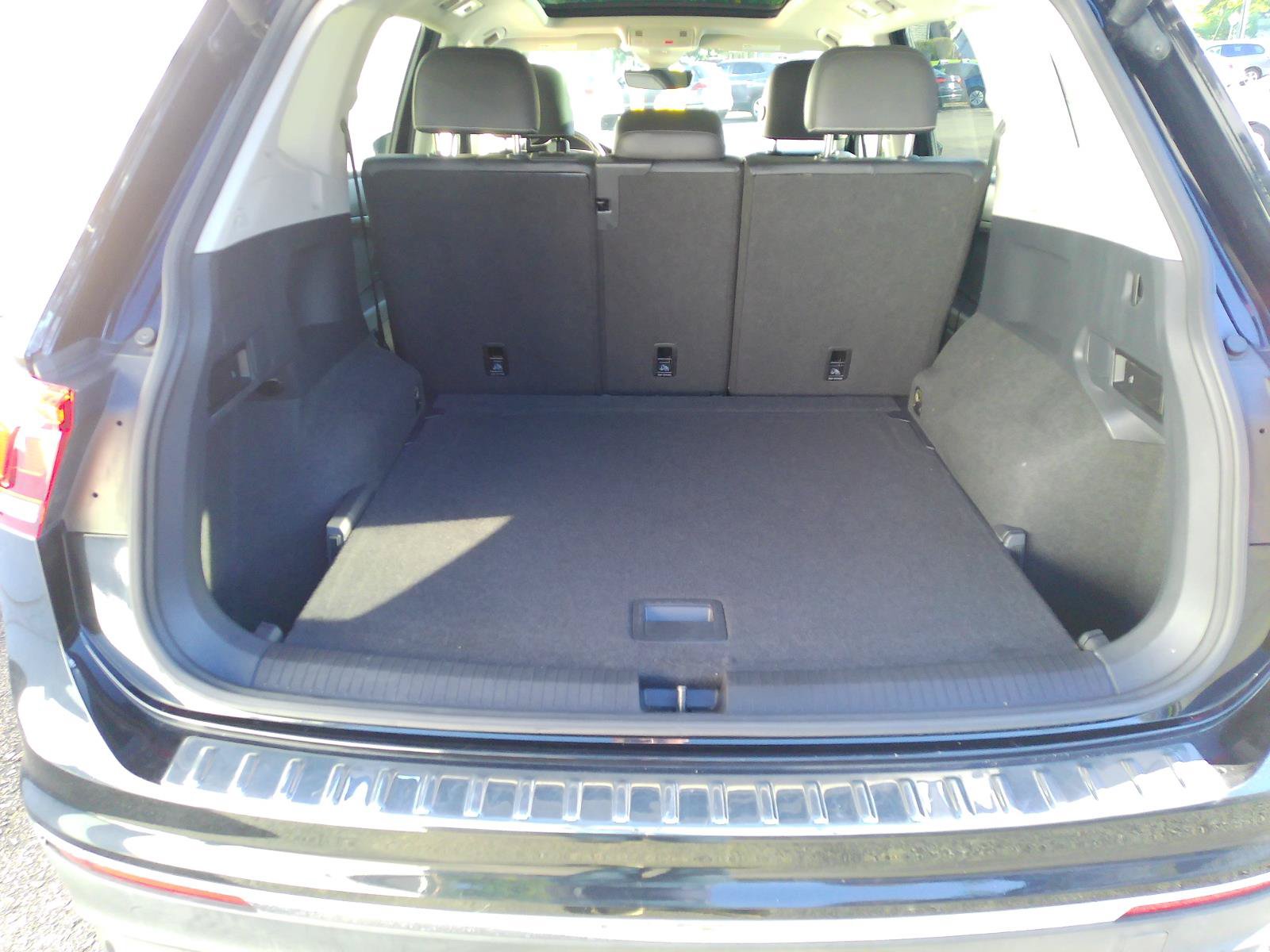Used 2021 Volkswagen Tiguan SEL AWD/4WD image 40