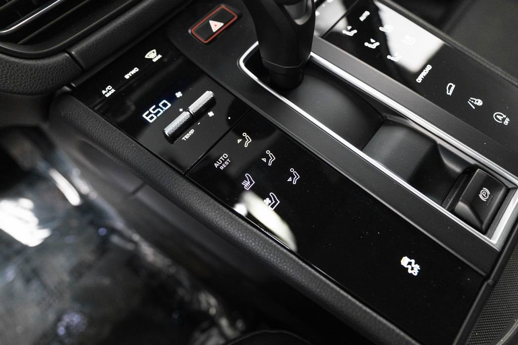 Certified 2026 Porsche Macan AWD/4WD image 25
