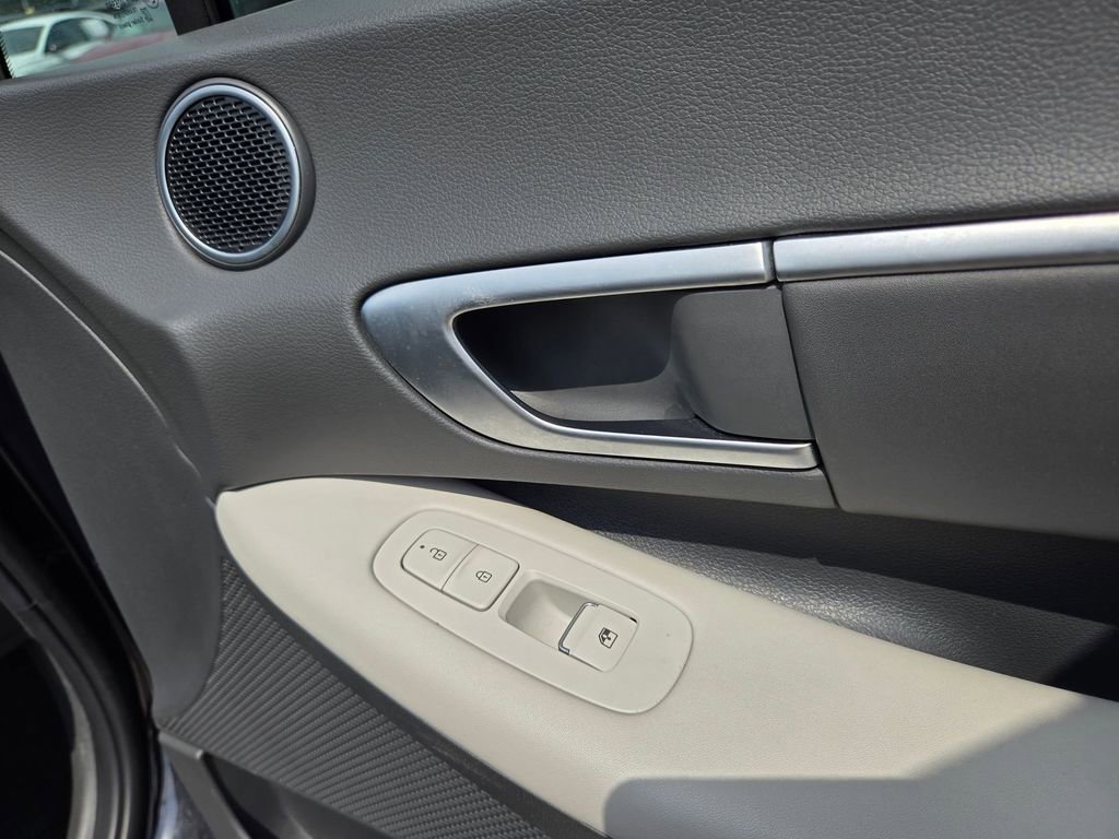 Used 2025 Hyundai Sonata SEL FWD image 30