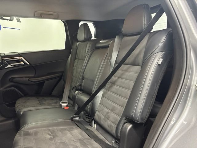 Used 2024 Mitsubishi Outlander AWD image 9