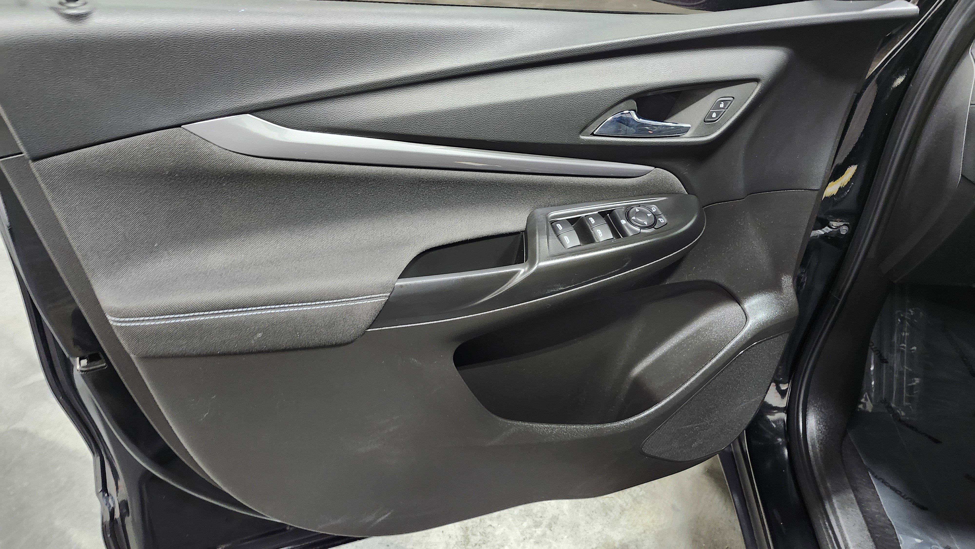 Used 2023 Chevrolet Bolt EUV LT w/ Driver Confidence Package image 22