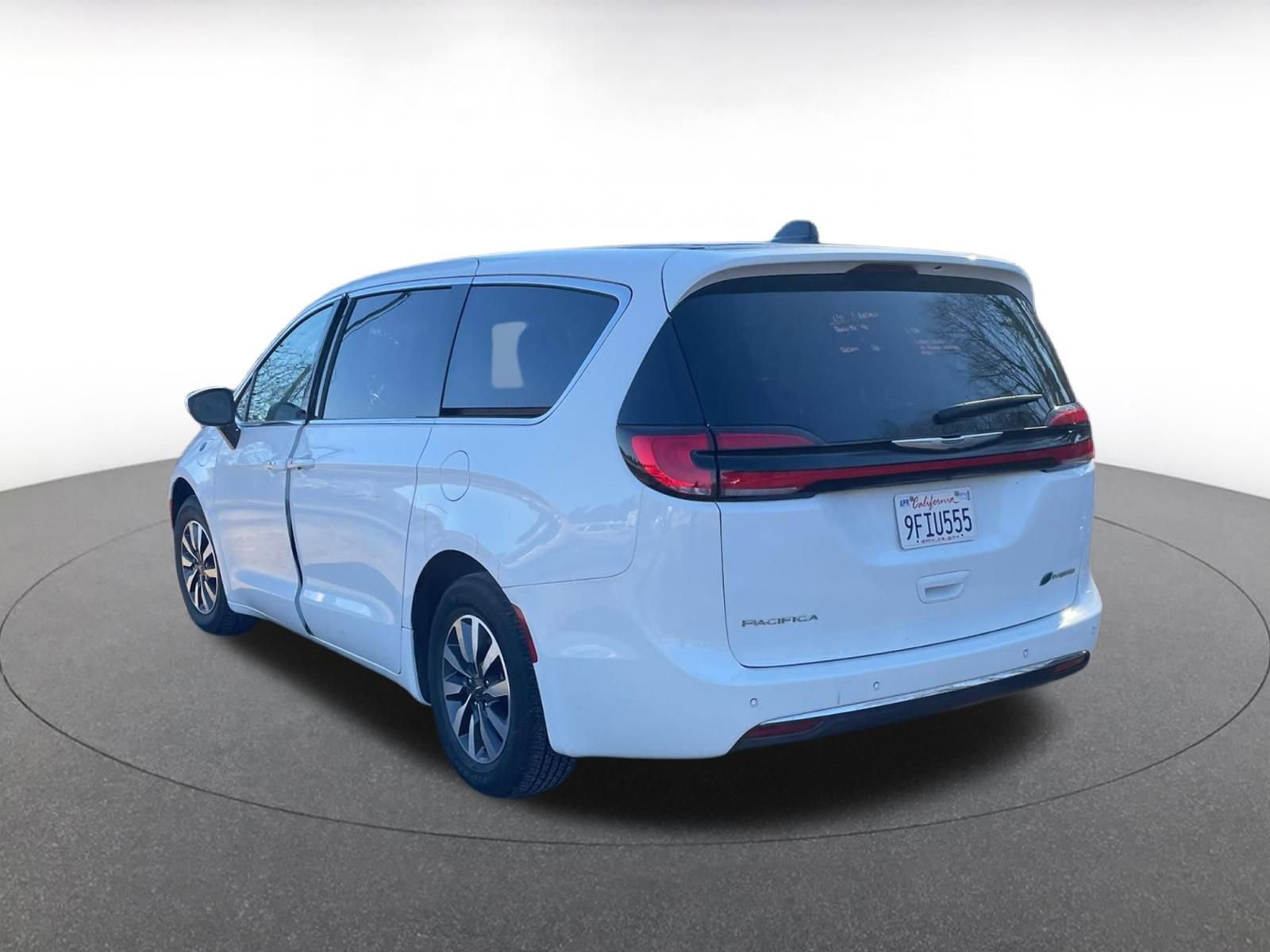 Used 2023 Chrysler Pacifica Touring-L image 11