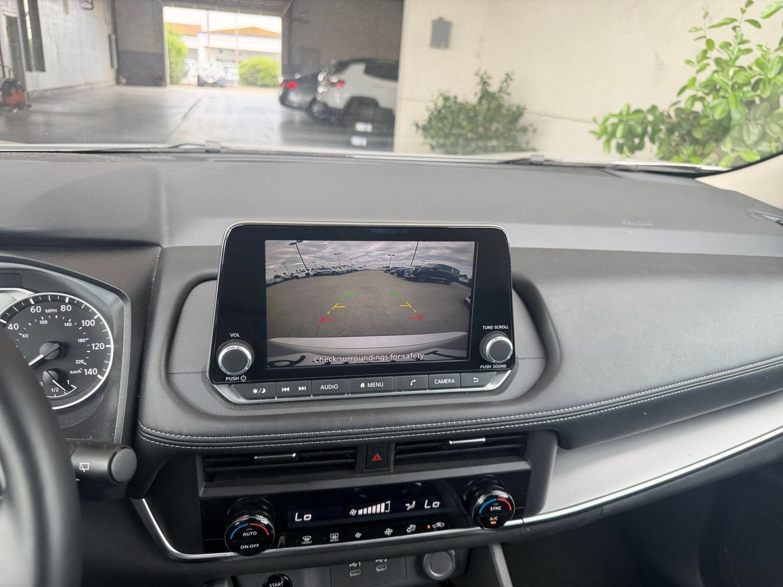 Used 2025 Nissan Rogue SV FWD image 25