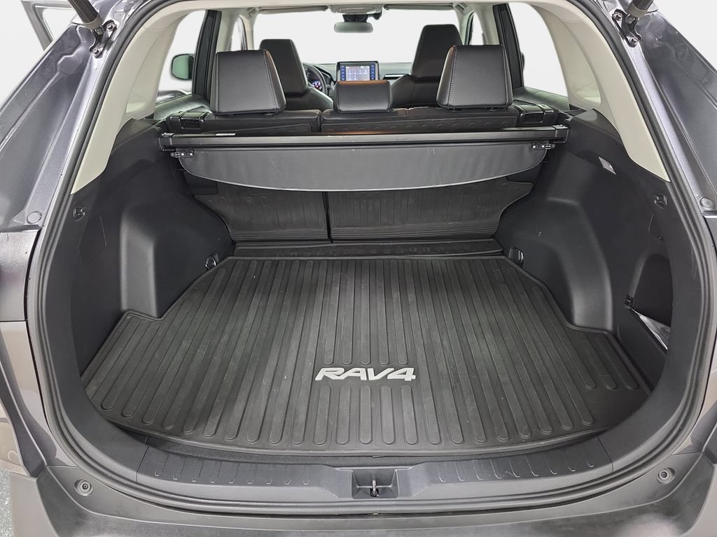 Used 2021 Toyota RAV4 XLE Premium AWD/4WD image 35