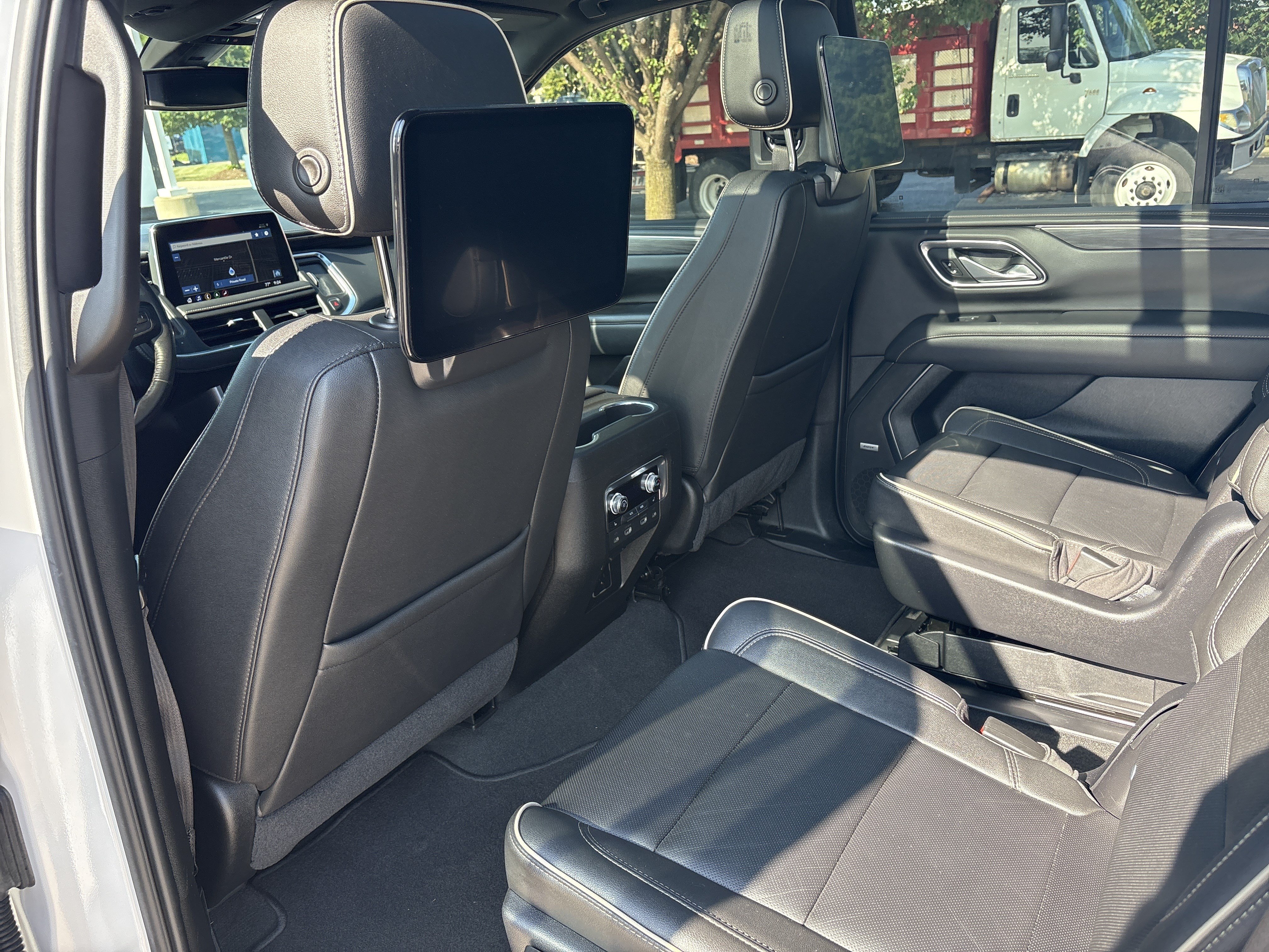 Used 2021 GMC Yukon SLT w/ SLT Premium Package AWD/4WD image 14