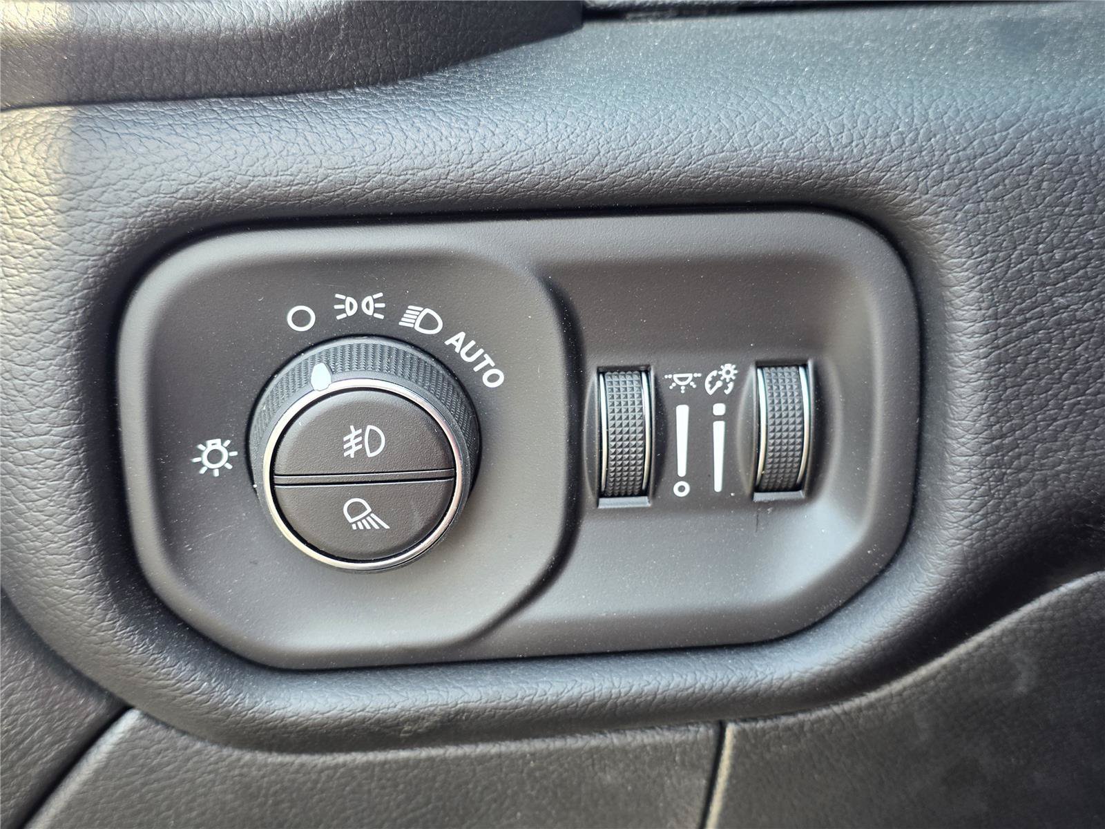 New 2026 RAM 2500 Laramie w/ Night Edition AWD/4WD image 30