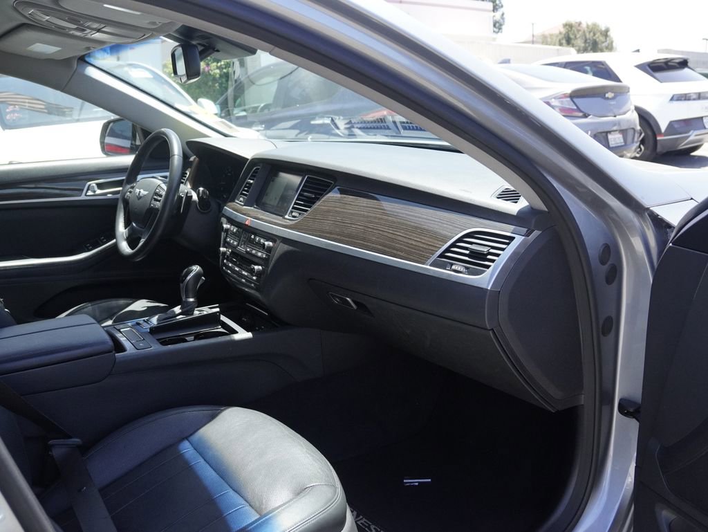 Used 2016 Hyundai Genesis 3.8 RWD image 27
