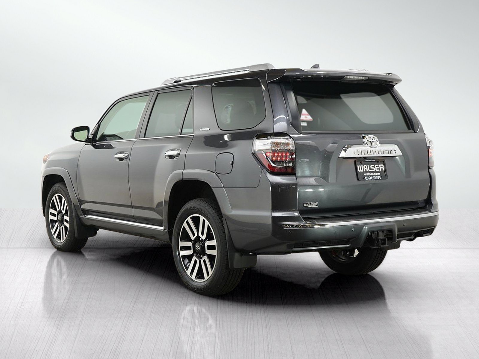 Used 2022 Toyota 4Runner Limited AWD/4WD image 3