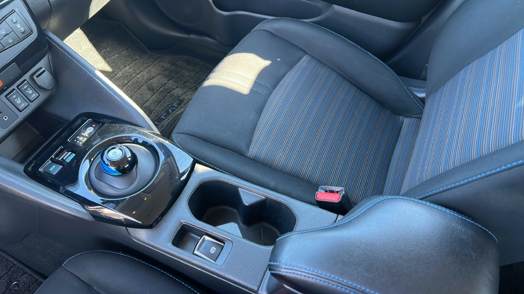 Used 2019 Nissan Leaf SV w/ SV Technology Package FWD image 14