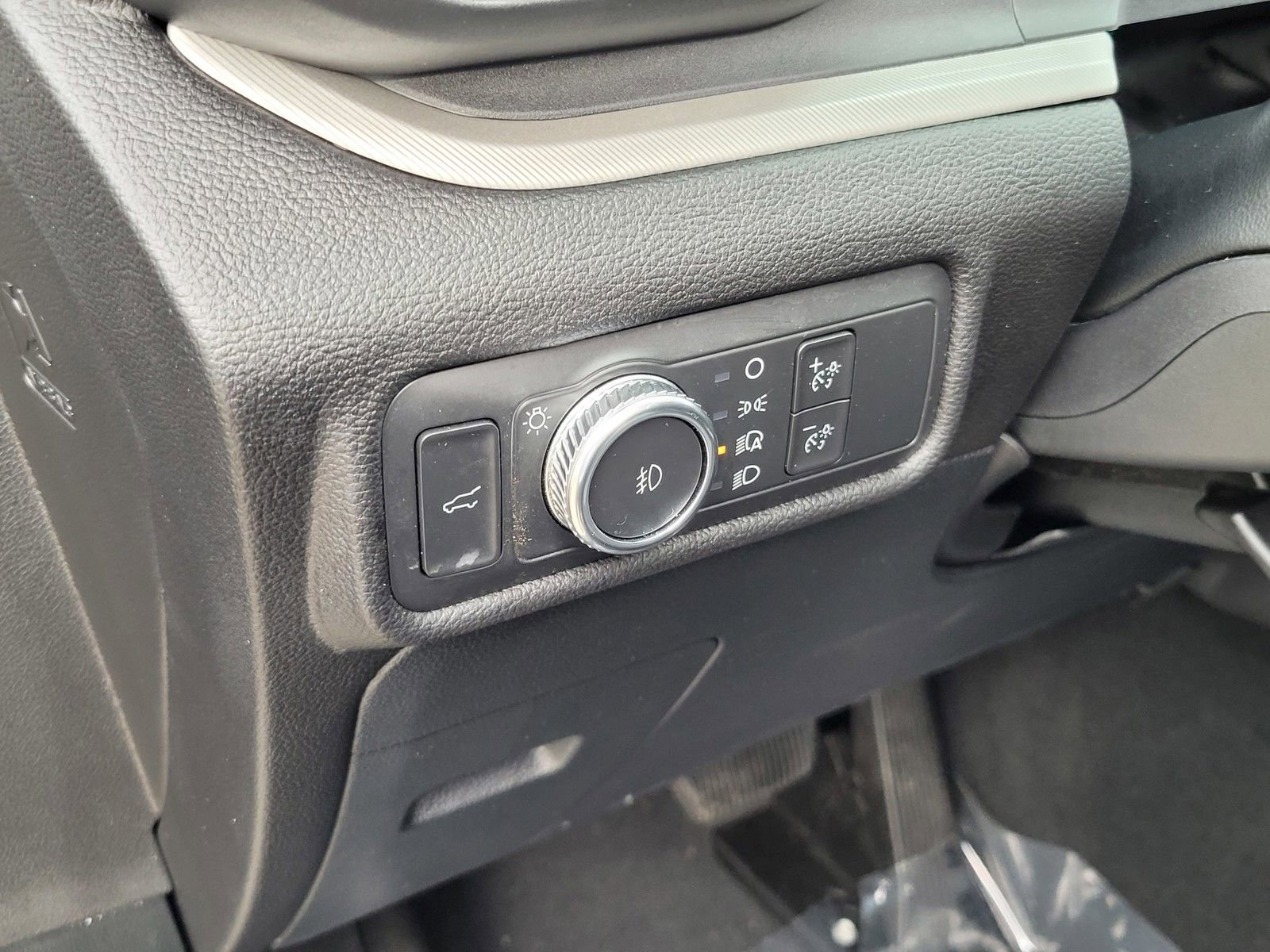 Used 2022 Ford Explorer XLT w/ Equipment Group 202A image 18