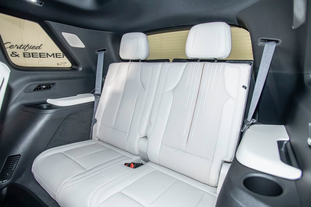 Used 2027 Cadillac Vistiq Sport w/ LPO, Floor Liner Package AWD/4WD image 16