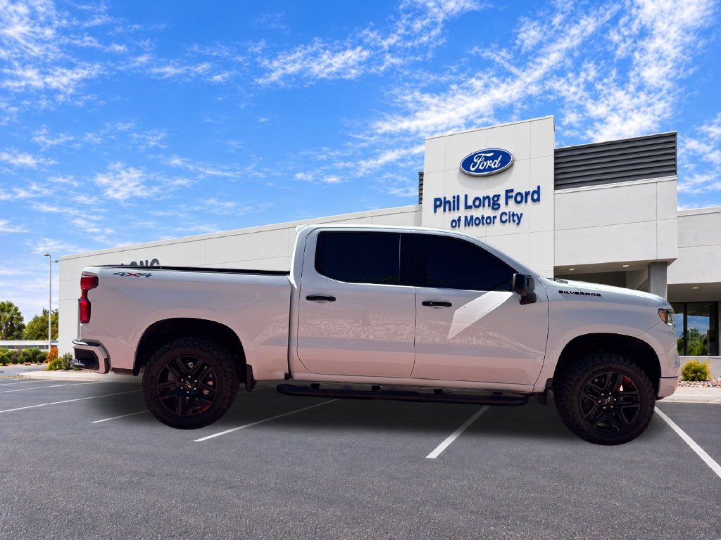 Used 2023 Chevrolet Silverado 1500 RST w/ Redline Edition AWD/4WD image 8