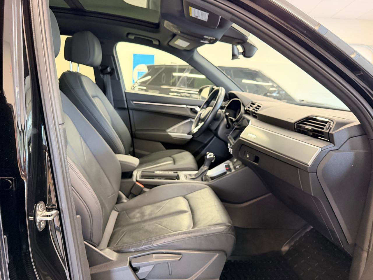 Used 2020 Audi Q3 2.0T Premium w/ Convenience Package image 27