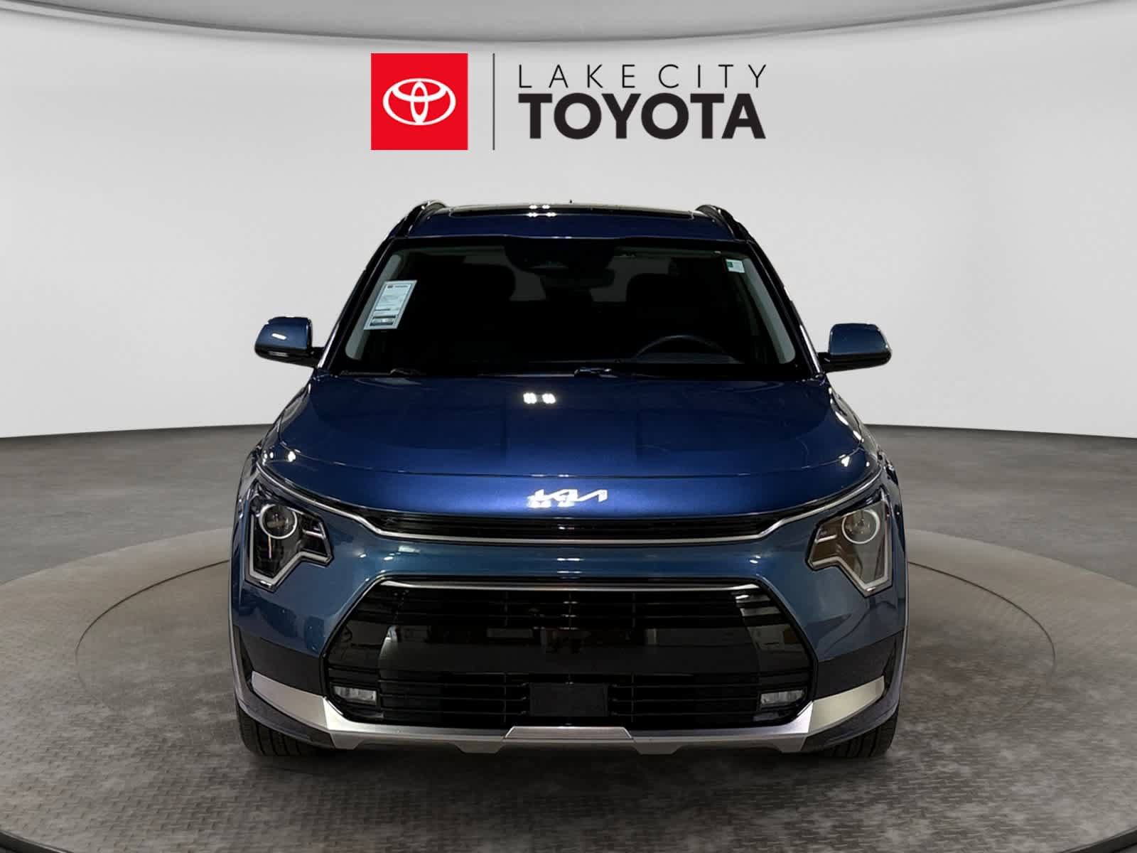Used 2025 Kia Niro EX Touring FWD image 14