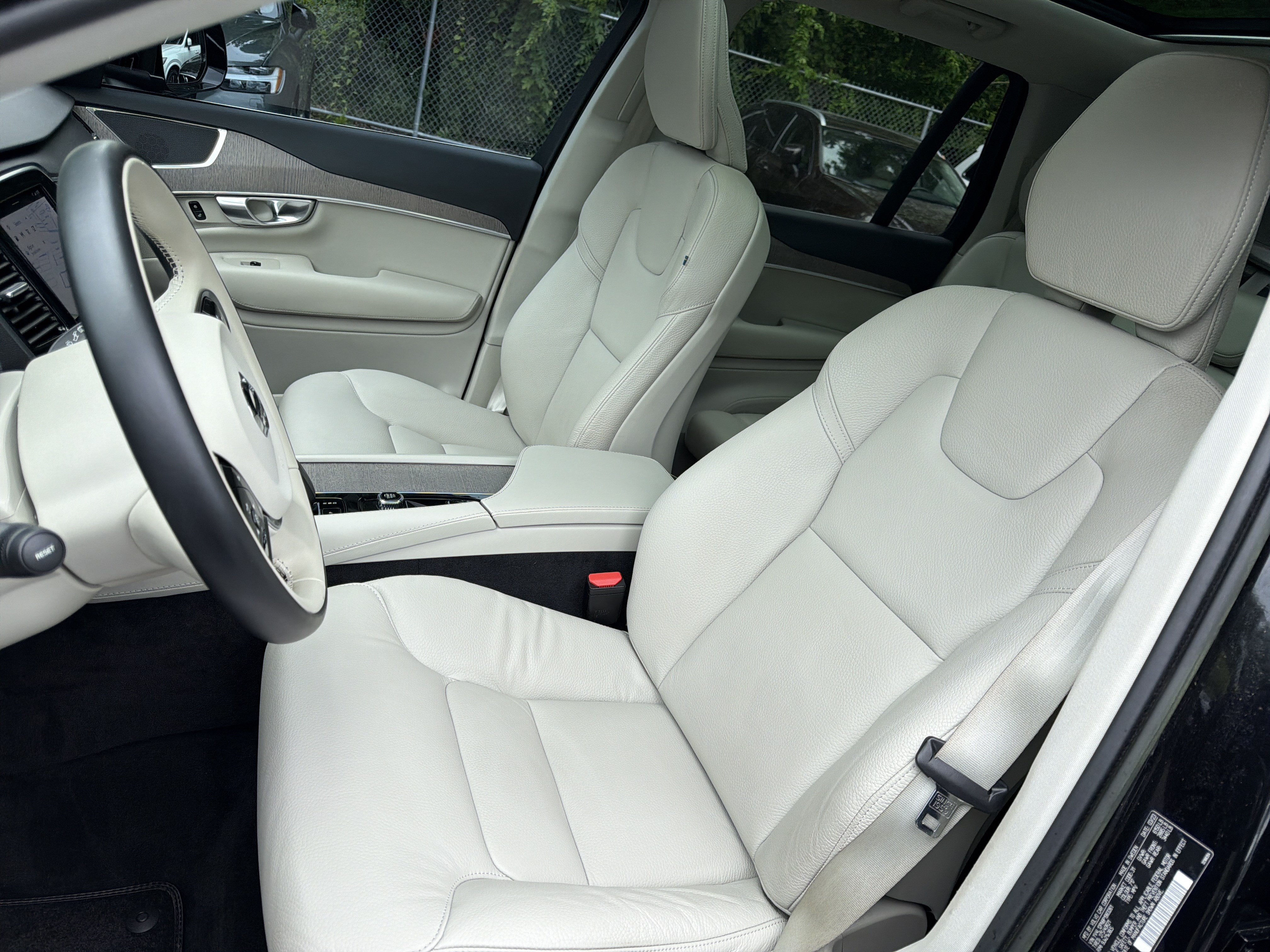 Certified 2023 Volvo XC90 B5 Plus AWD/4WD image 16