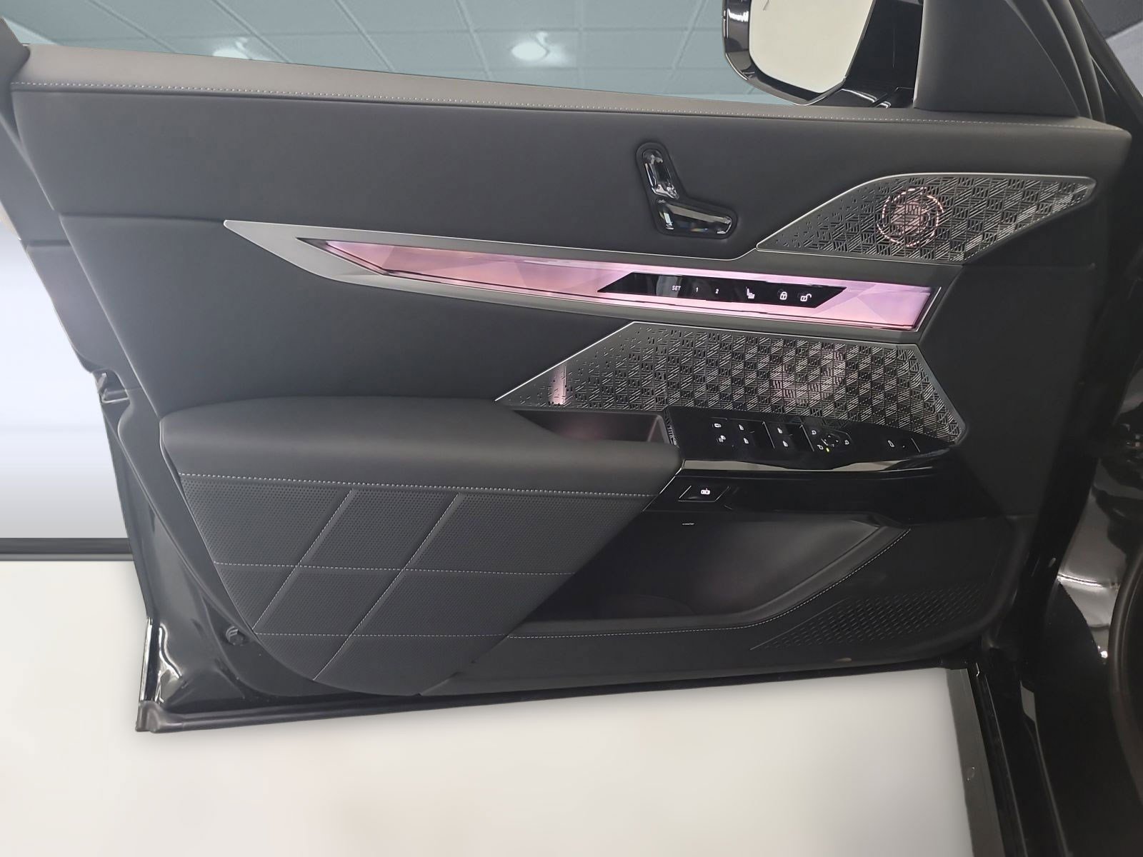 Used 2025 BMW i7 M70 image 5