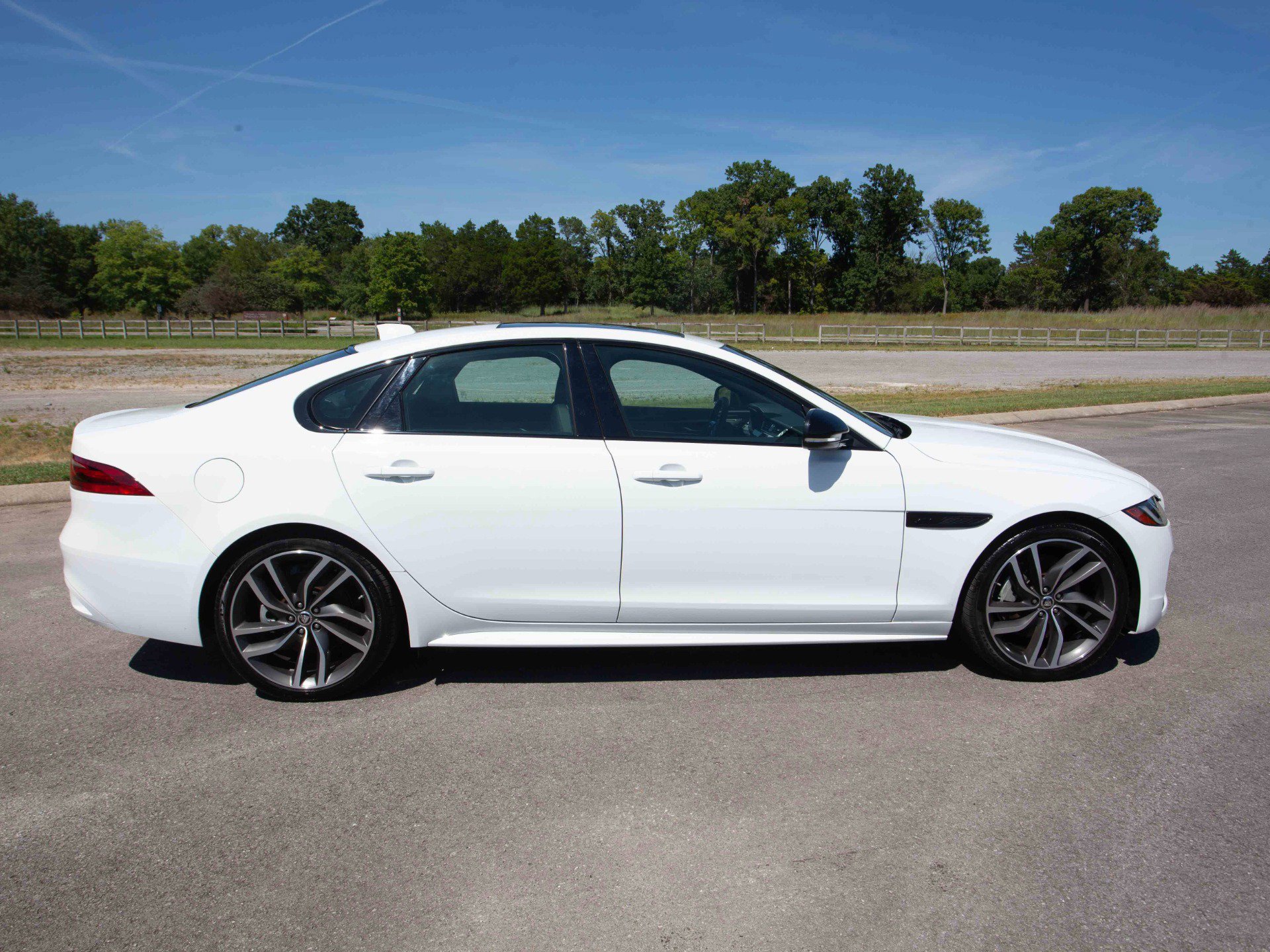 Used 2024 Jaguar XF R-Dynamic SE AWD/4WD image 8