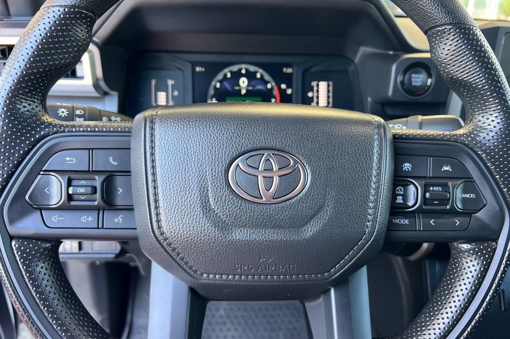 Certified 2025 Toyota Tacoma SR5 AWD/4WD image 26