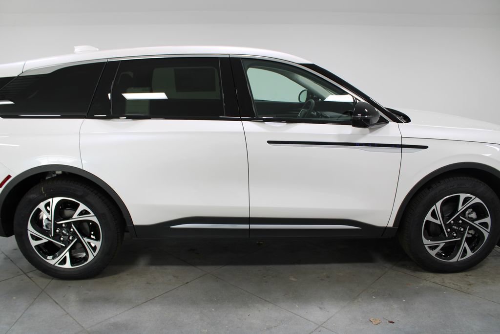 New 2026 Lincoln Nautilus Premier image 10