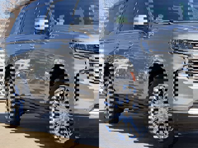 Used 2024 Chevrolet Suburban High Country w/ Premium Package image 3