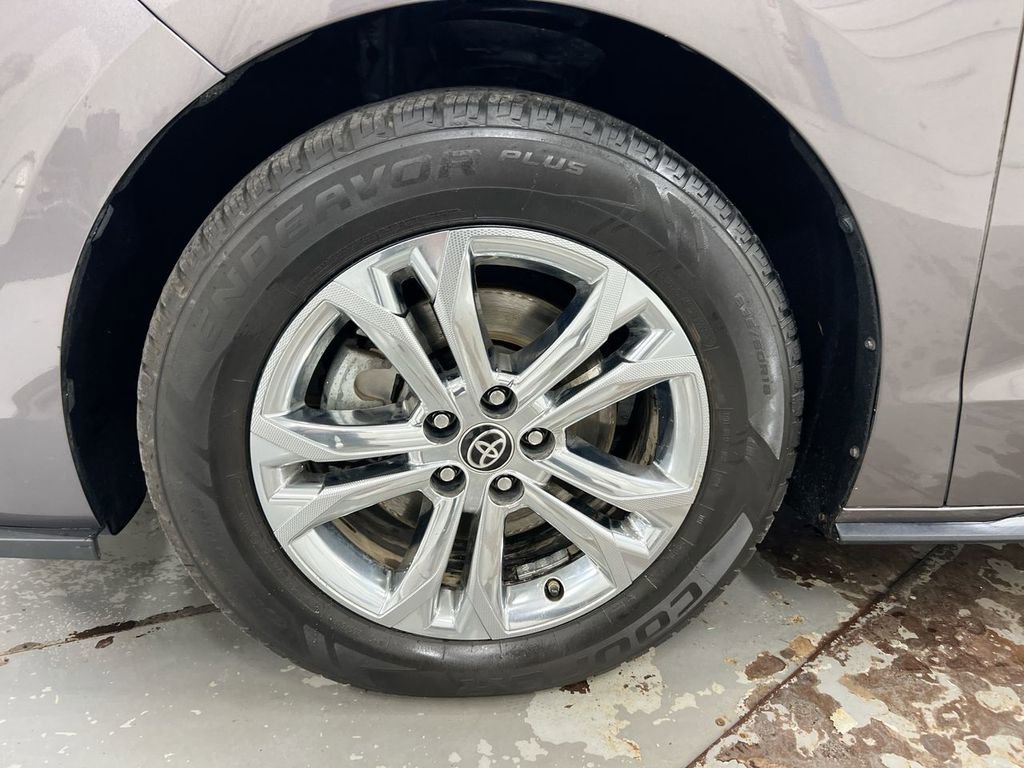 Used 2022 Toyota Sienna XSE image 29